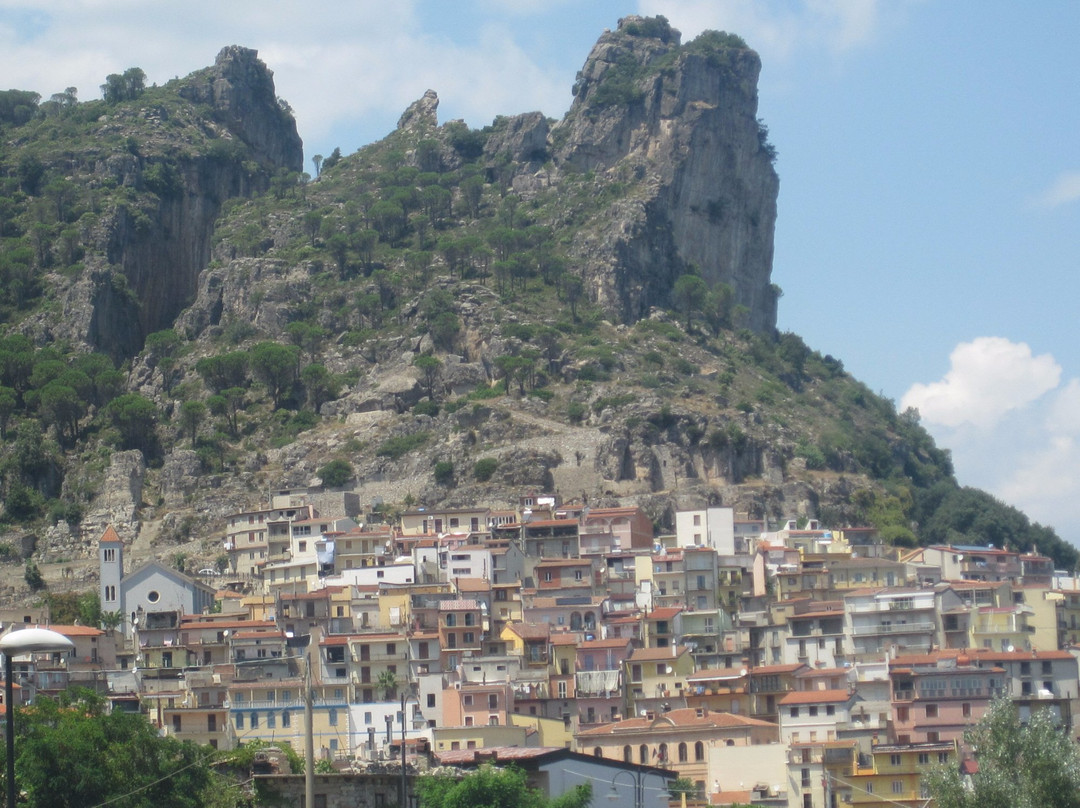 Ulassai旅游景点-Museo d'Arte Contemporanea a cielo aperto