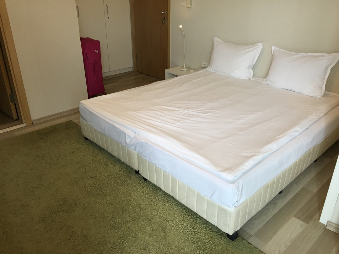Executive Rooms and Suites Play