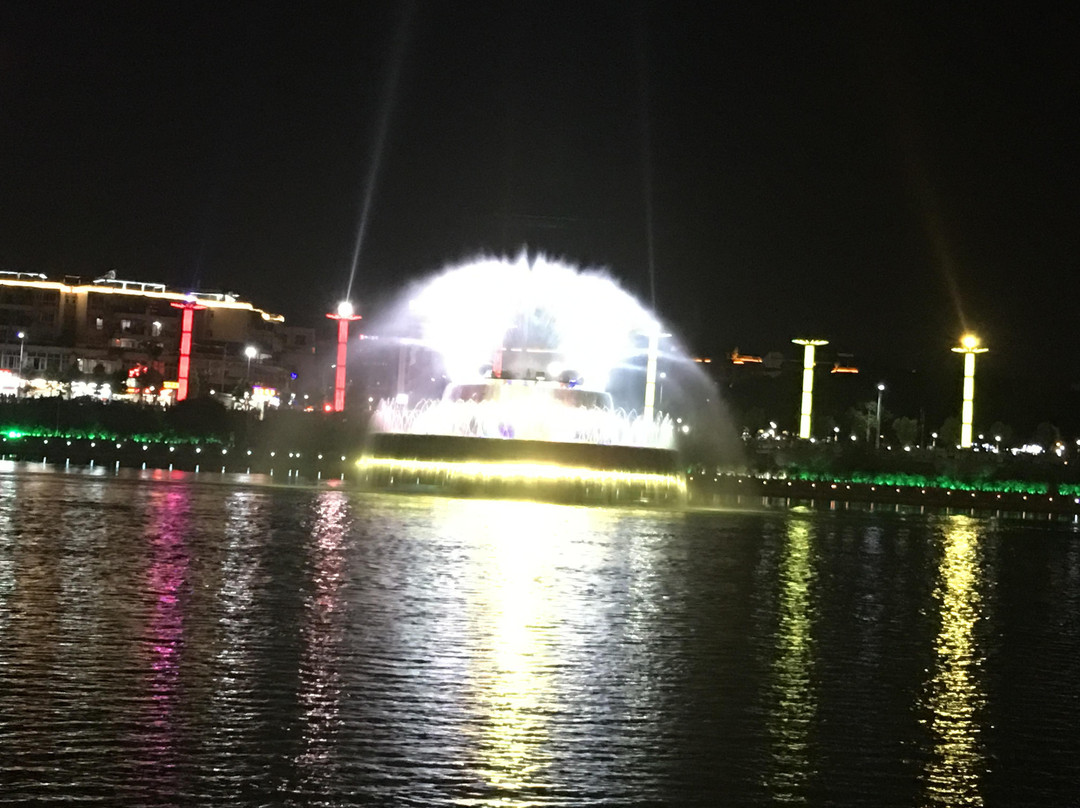 亚洲第一高喷泉景点图片