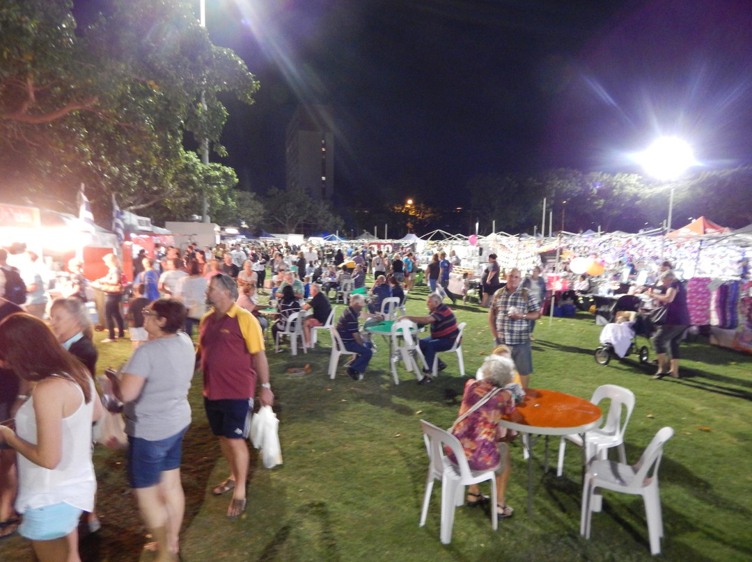 Strand Night Markets-汤斯维尔必去景点