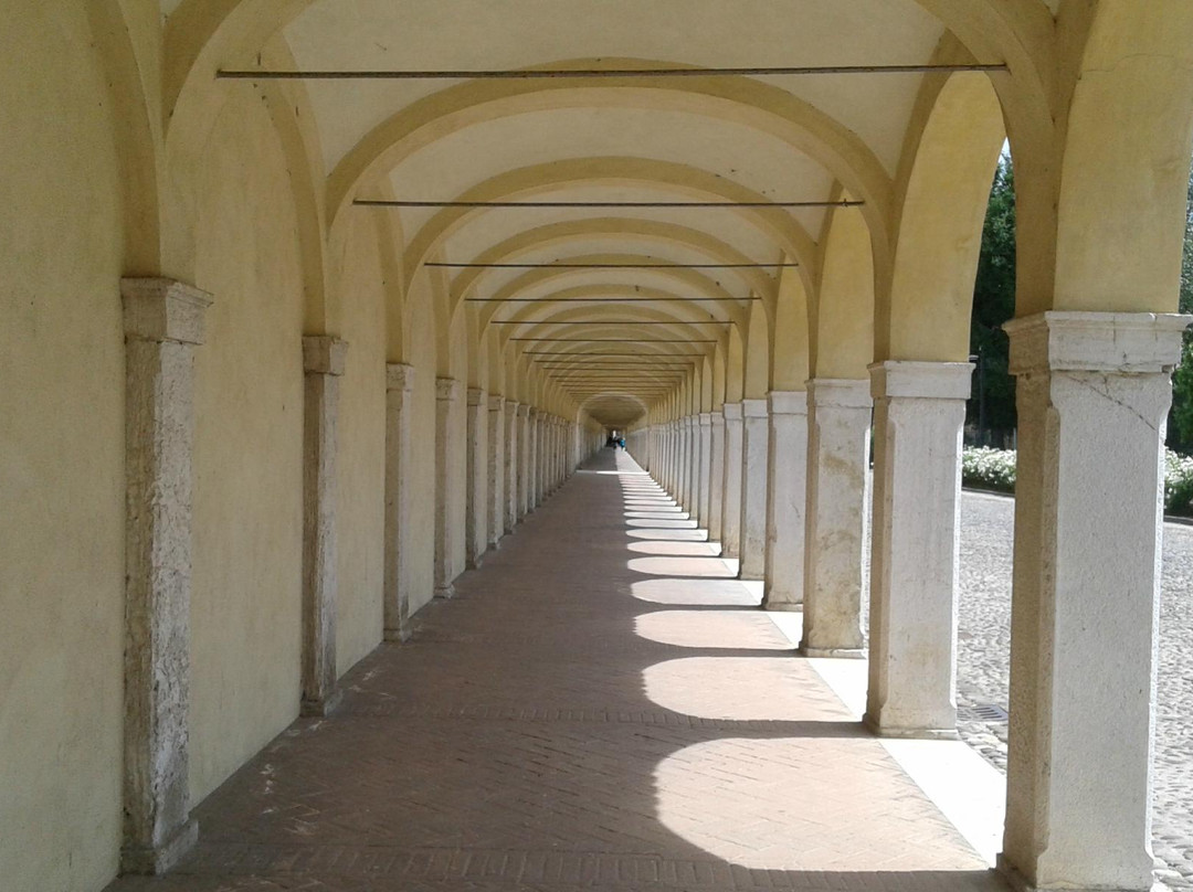 Santuario Santa Maria in Aula Regia-科马基奥必去景点