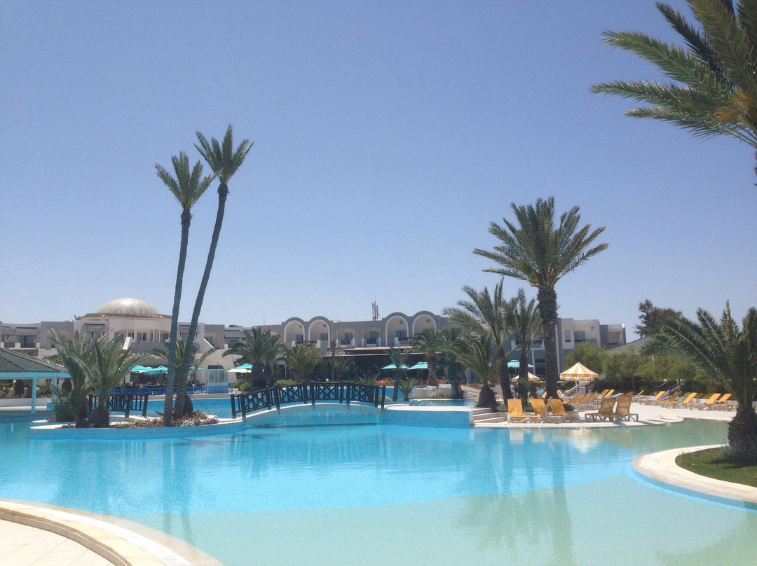 Playa Sidi Mehrez餐馆和美食-Holiday beach