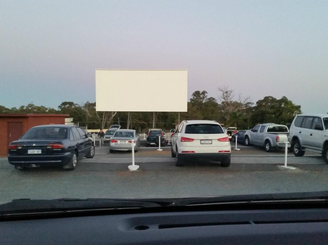 Galaxy Drive in Theatre-Woodvale必去景点