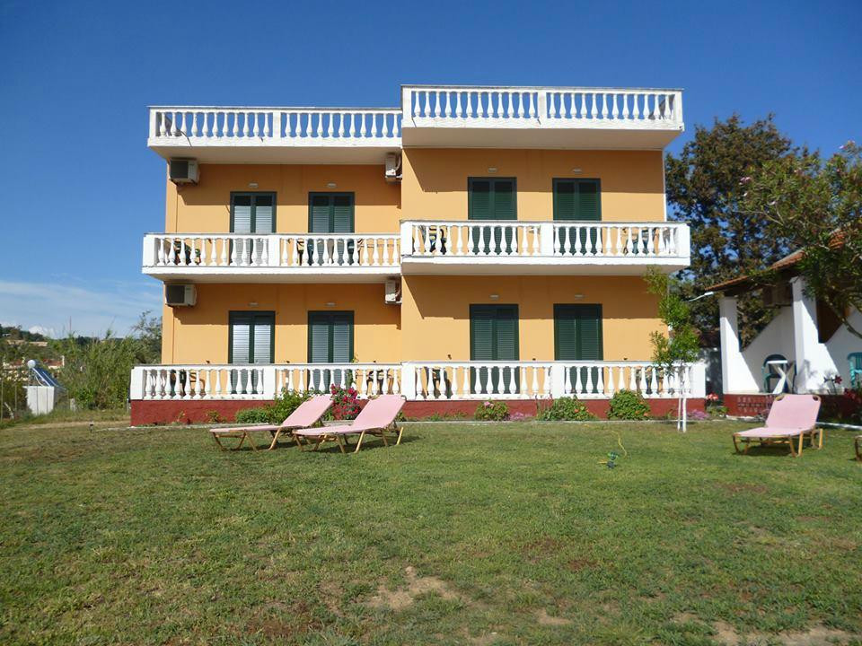 Gratsela Apartments & Studios