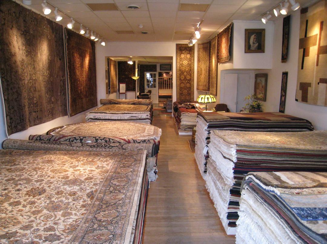 Aaron's Fine Rug Gallery-韦恩堡必去景点