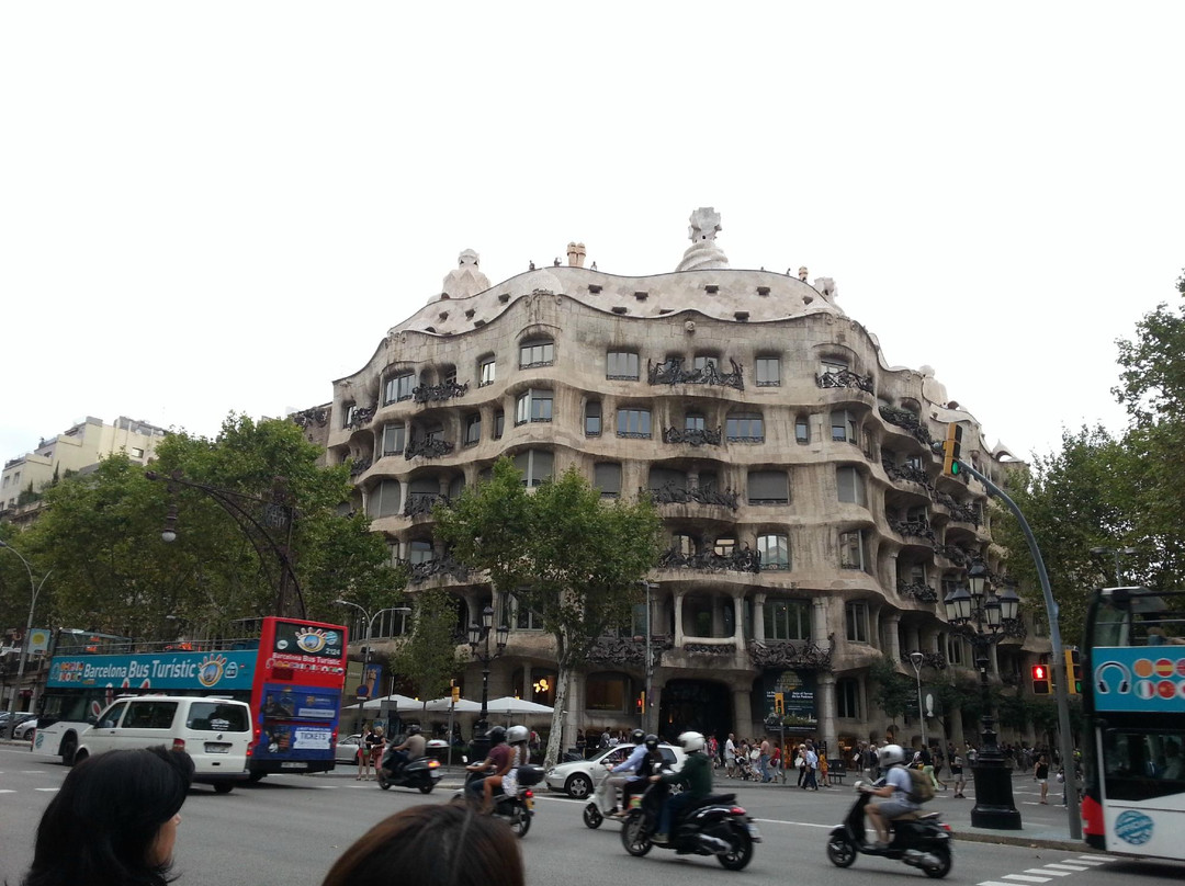 高迪建筑区徒步旅行-巴塞罗那必去景点