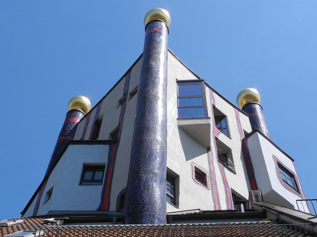 Hundertwasser-Wohnhaus „Wohnen unterm Regenturm“-Plochingen必去景点