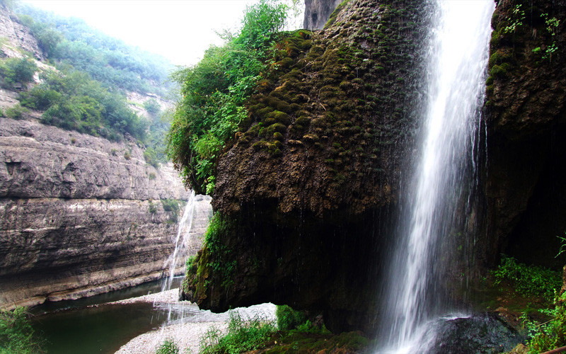 阳泉水帘洞瀑布-平定县必去景点
