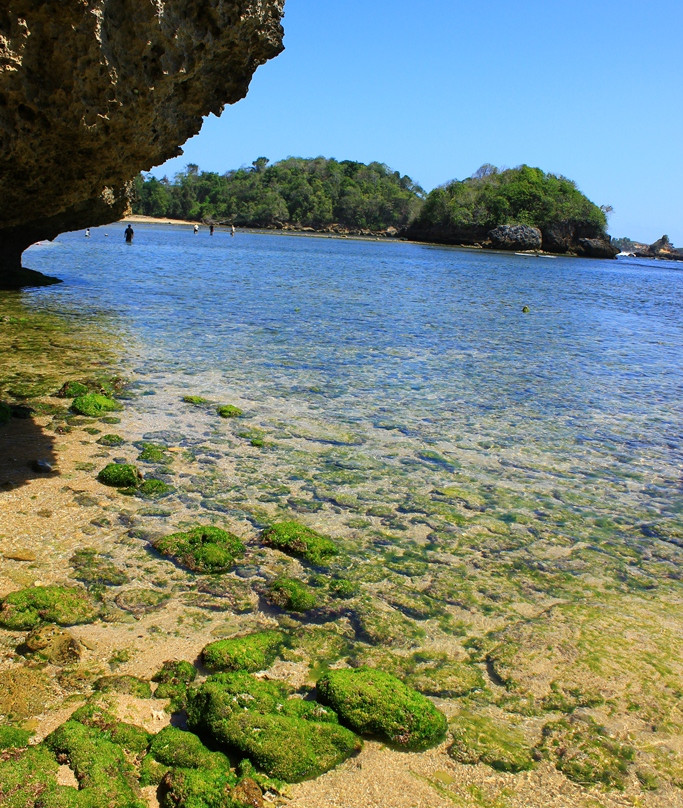 Kondang Merak Beach景点图片