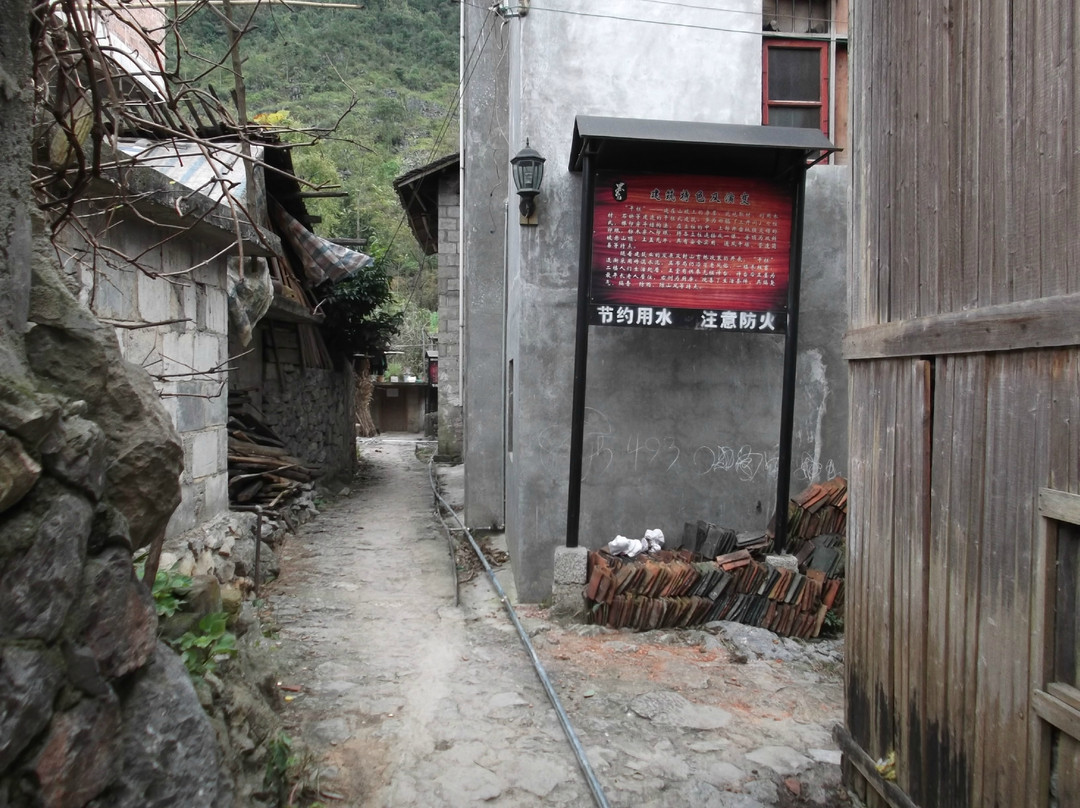 吞力黑衣壮山寨景点图片