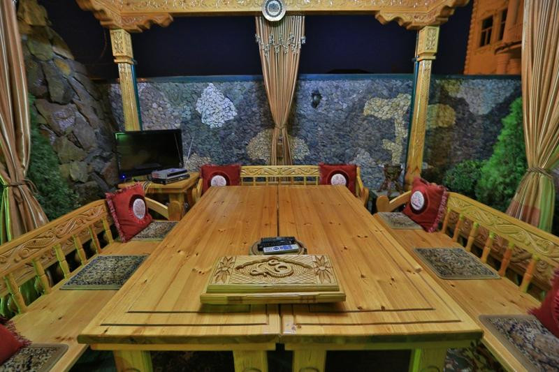 Almos Guest House