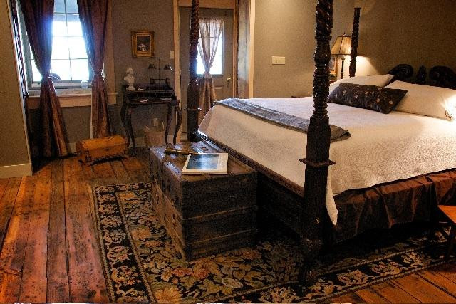 Boone's Colonial Inn