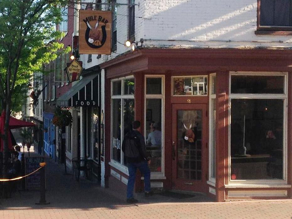 Winooski餐馆和美食-Mule Bar