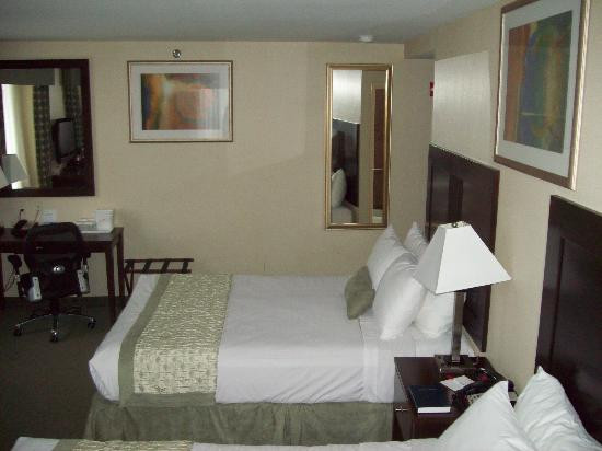 Hillcrest Hotel Near JFK Airtrain