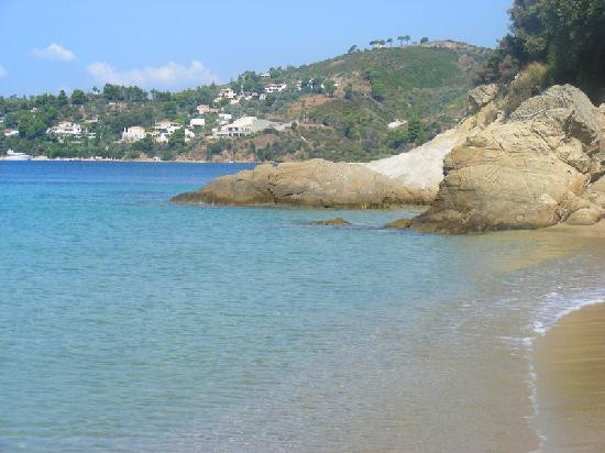 Vromolimnos Beach景点图片