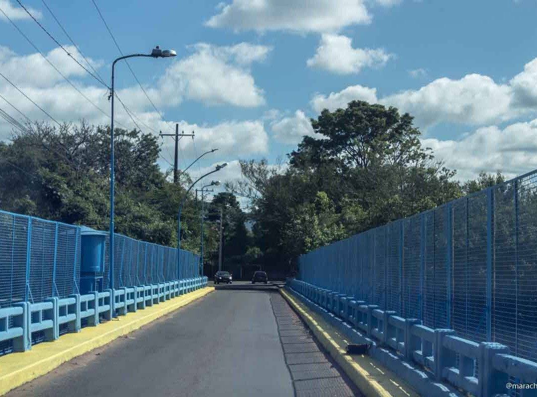 Ponte sobre rio dos Sinos.