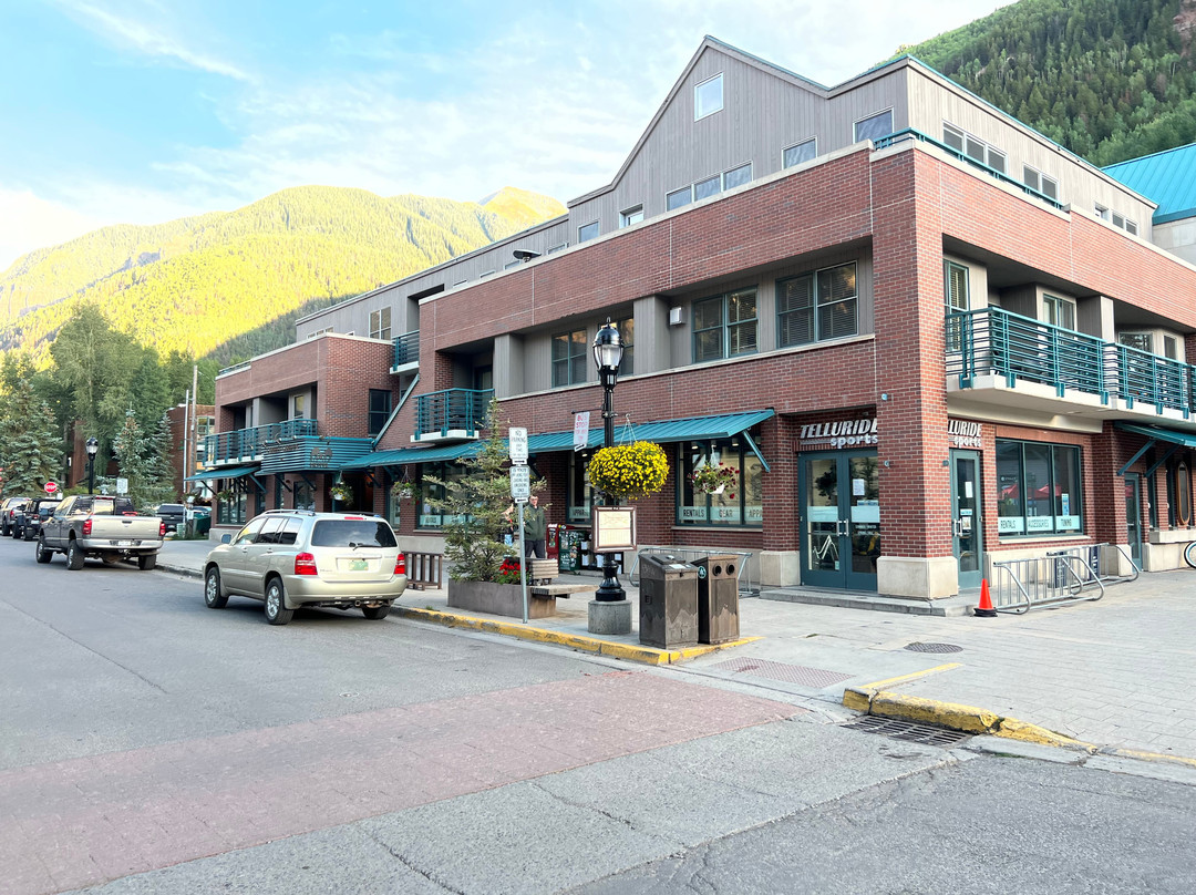 Camel's Garden Hotel & Condominiums主图