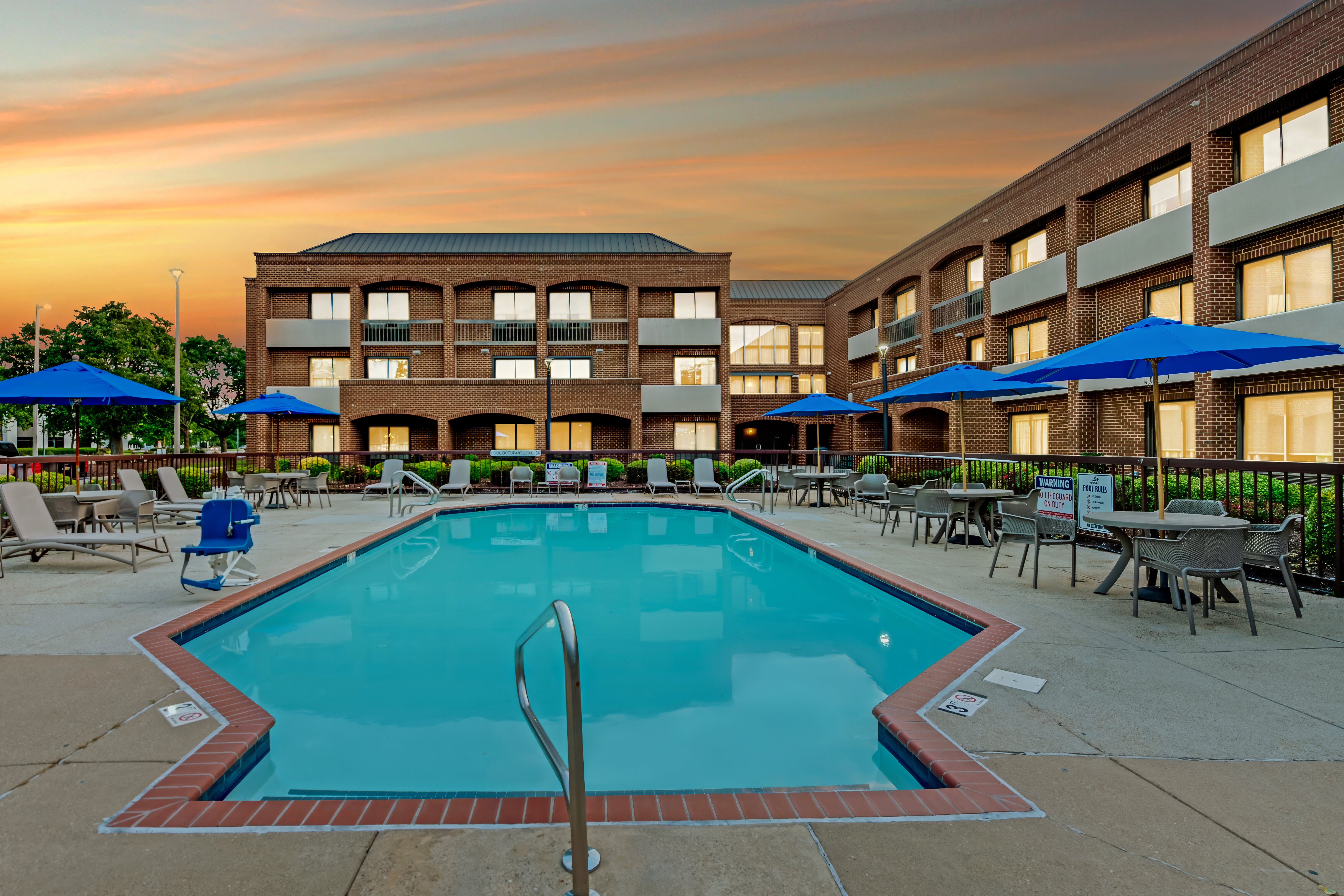 Comfort Suites Chesapeake - Norfolk-泳池