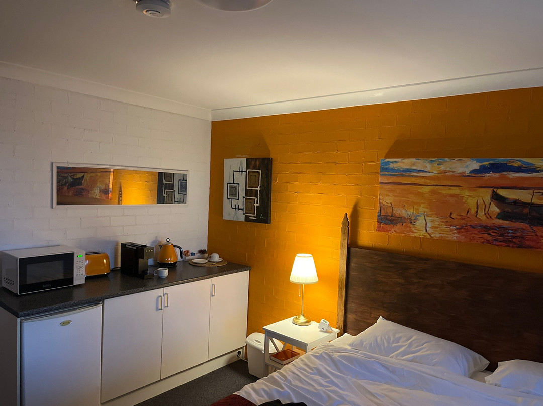 红新月汽车旅馆主图