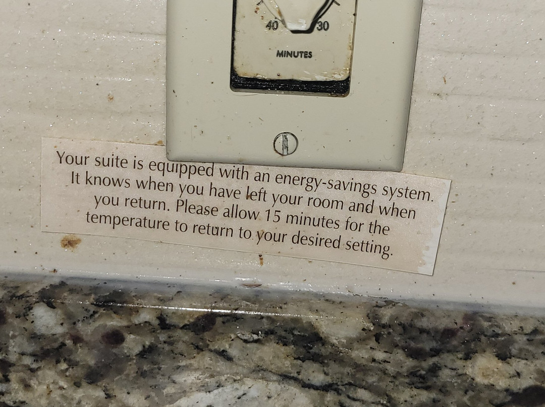 奥罗拉内珀维尔烛木套房酒店主图