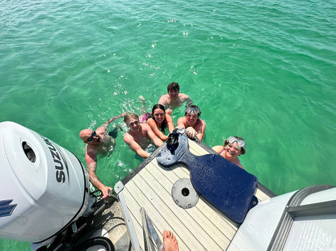 Salty Water Tours, LLC-圣彼得海滩必去景点