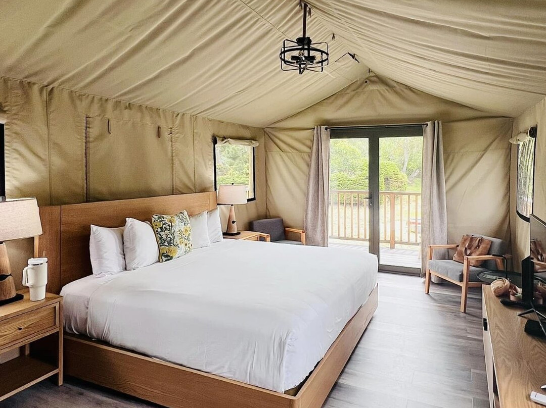 卡梅尔河旅馆主图