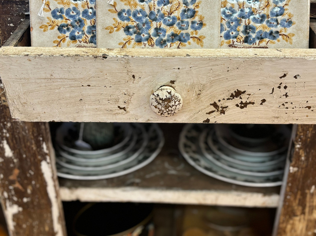 Schoolhouse Antiques景点图片