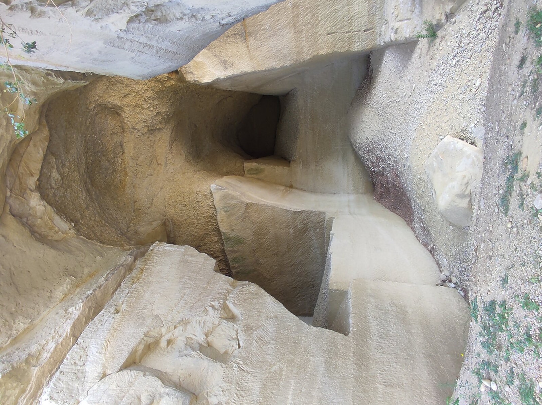 Site Troglodyte de Chateauneuf Sur Isere景点图片