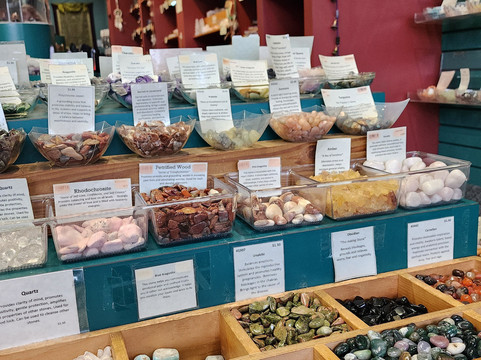 Crystalis Treasures-赫恩登必去景点