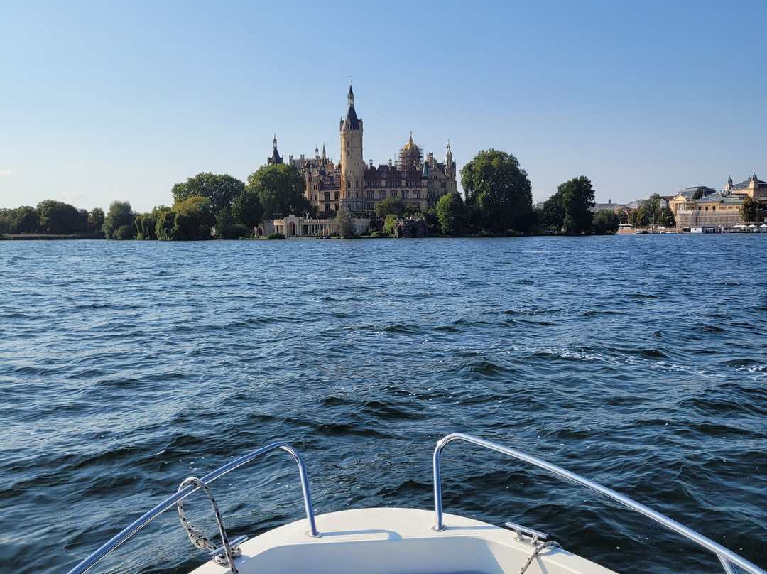 Bootscharter Schwerin - direkt am Schweriner Schloss景点图片