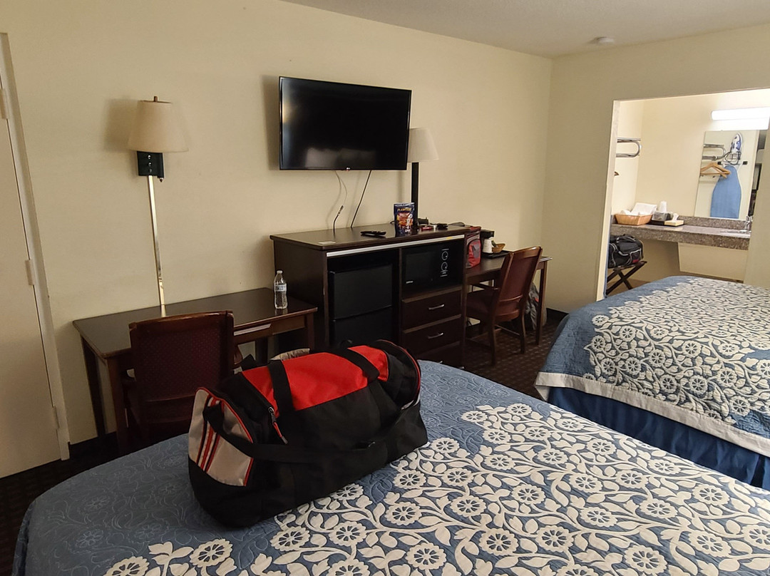 Hamilton Inn Jonesville NC主图