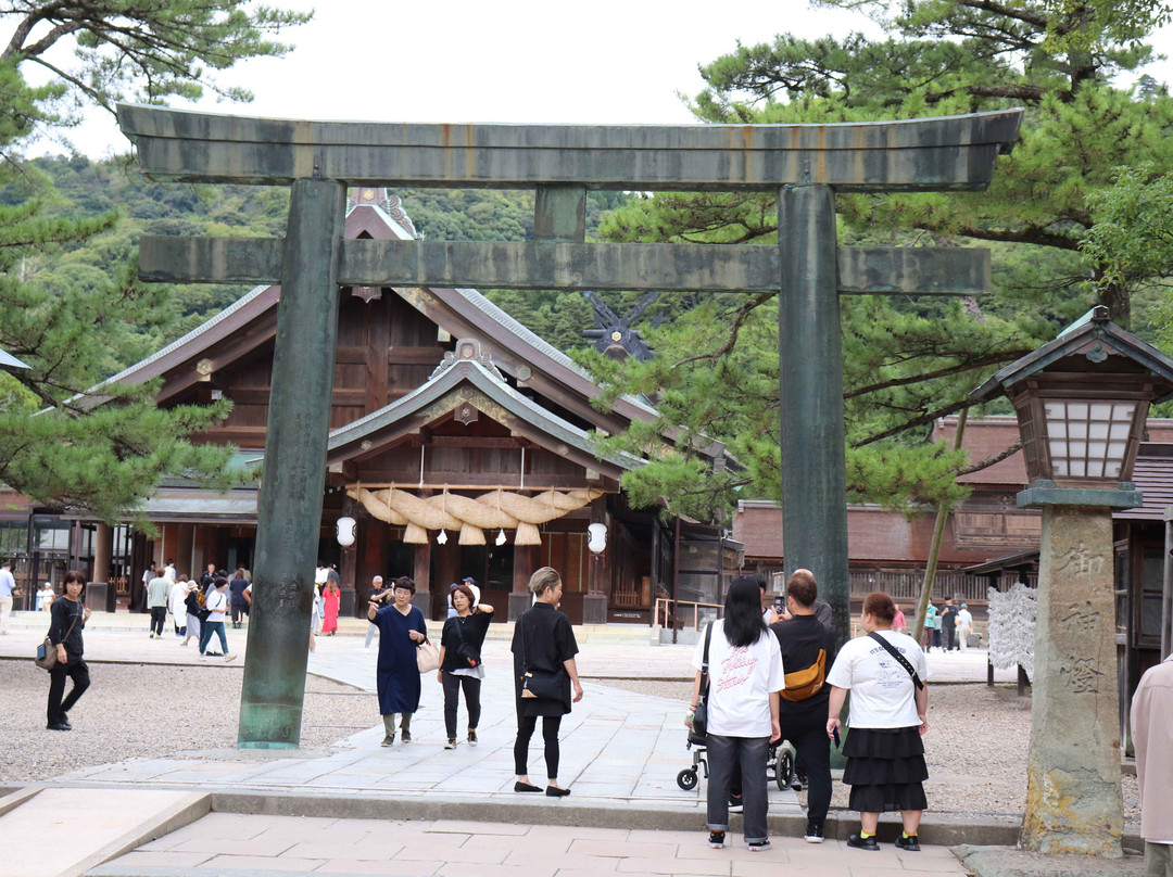 Izumo Taisha Shrine Bronze Torii-出云市必去景点
