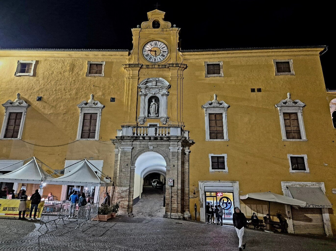 Palazzo dei Priori-费尔莫必去景点