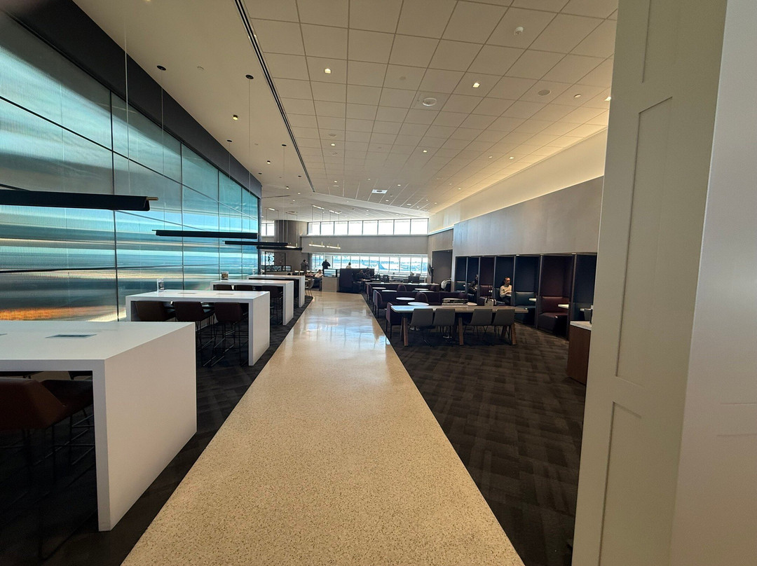 United Lounge Newark Terminal C景点图片