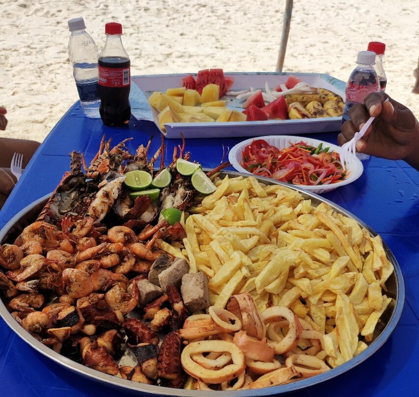 Be happy with smart driver (Mr. hafidh) and professional guide in  Zanzibar-Kizimkazi Dimbani必去景点