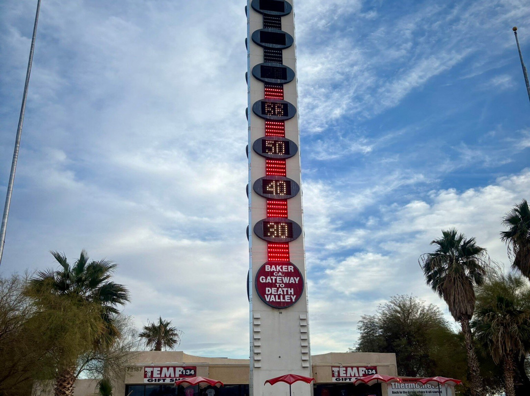 World's Tallest Thermometer-Baker必去景点