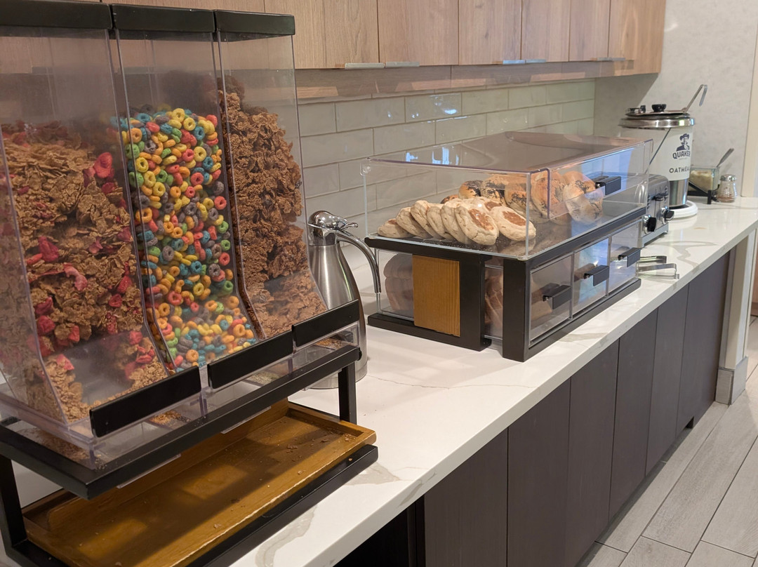 阿尔伯克基机场驻桥套房酒店主图