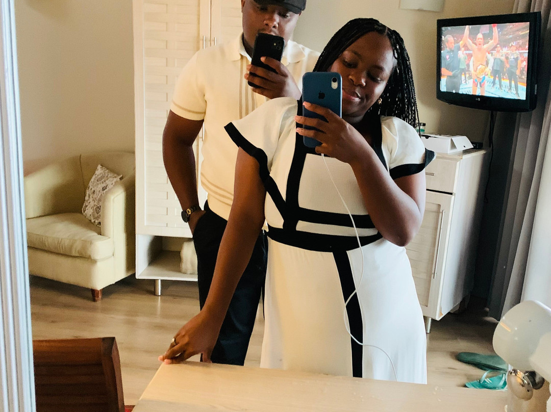 Sir Roy's At The Sea主图