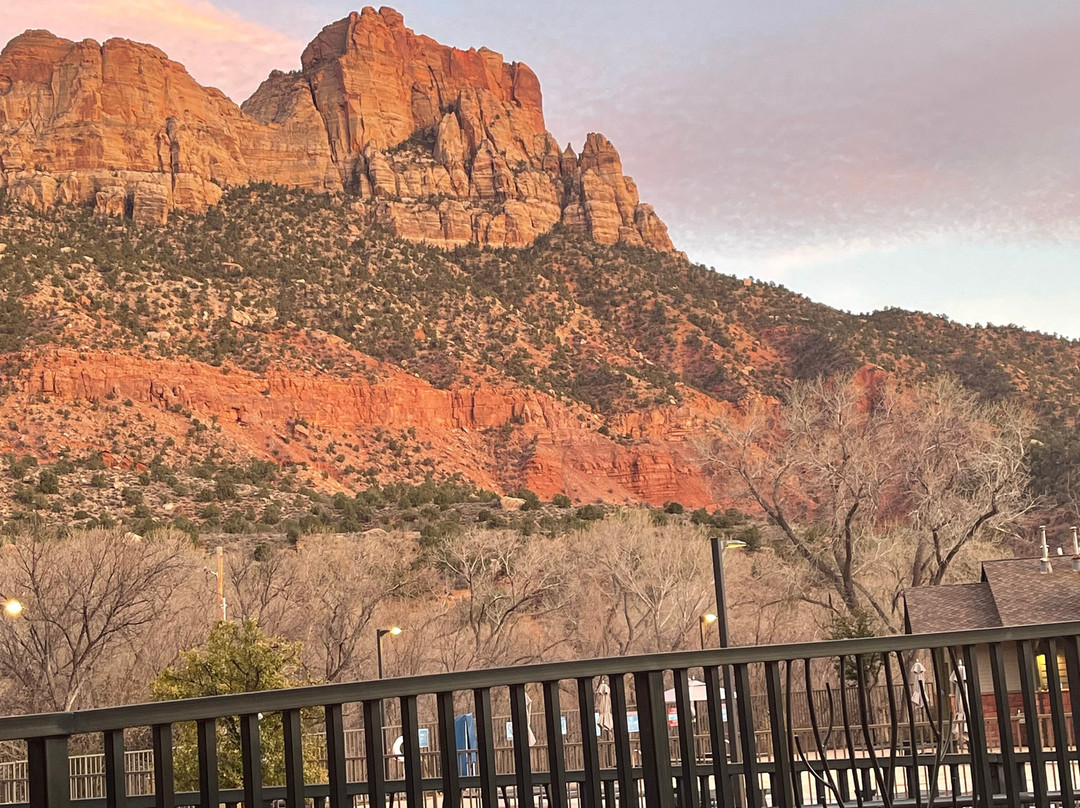 Holiday Inn Express & Suites Zion By IHG主图