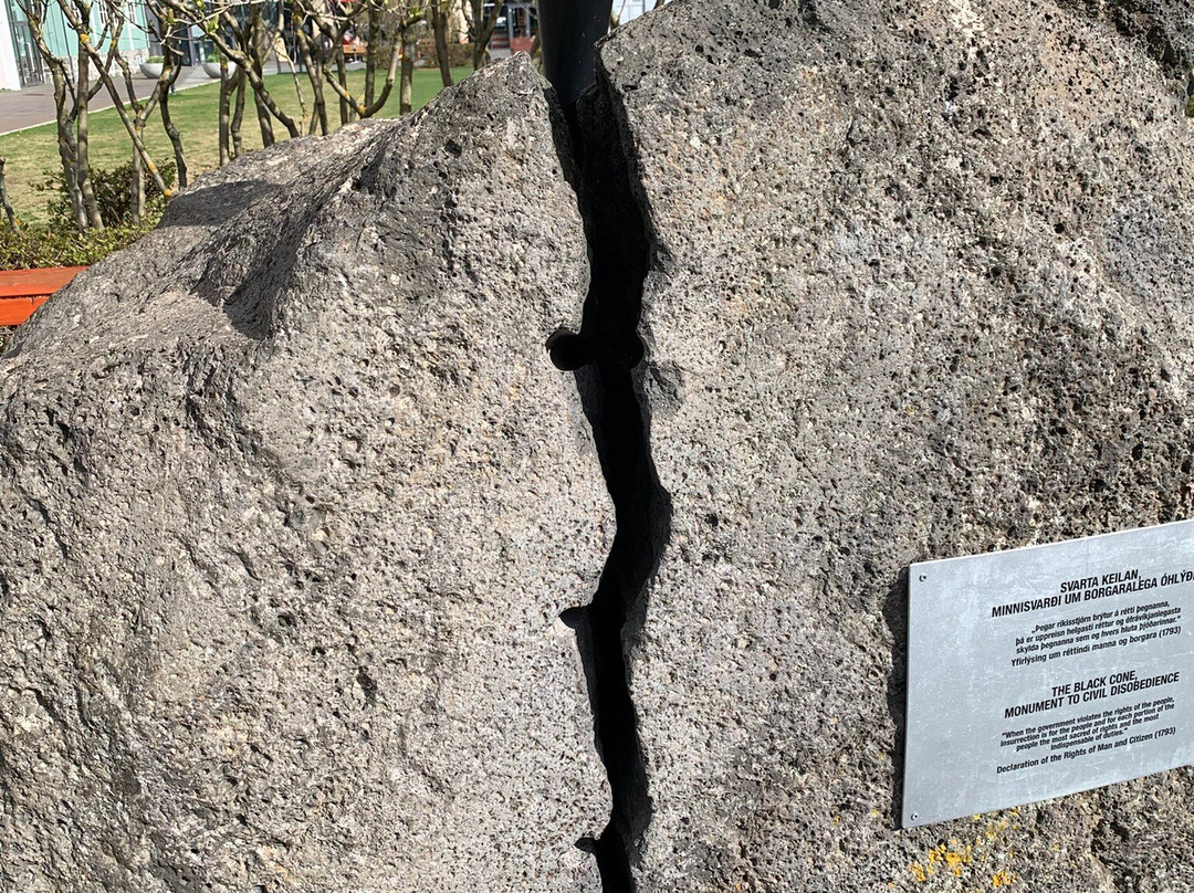 Austurvollur Square-雷克雅未克必去景点