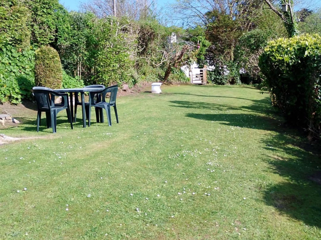 White Gate Caravan Park主图