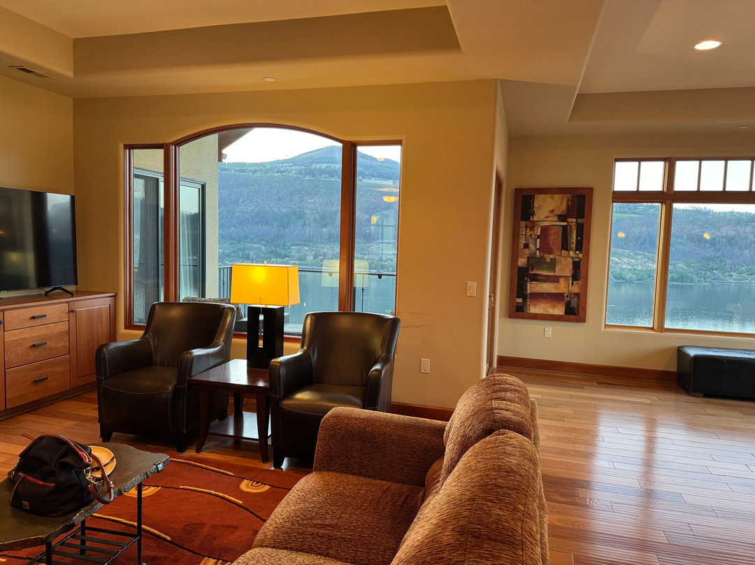 Columbia Cliff Villas Hotel主图