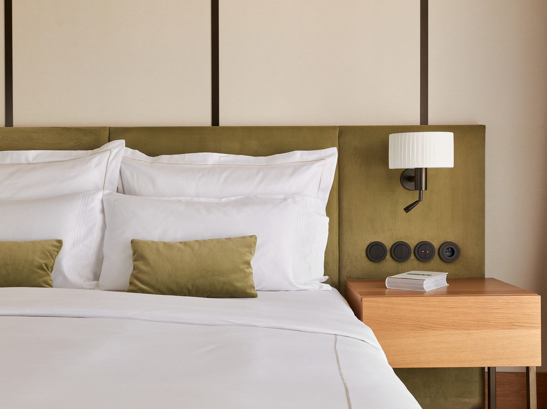 The Julius Prague主图