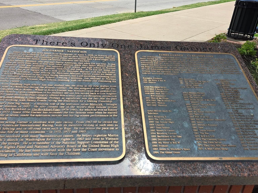 James Garner Statue-诺曼必去景点