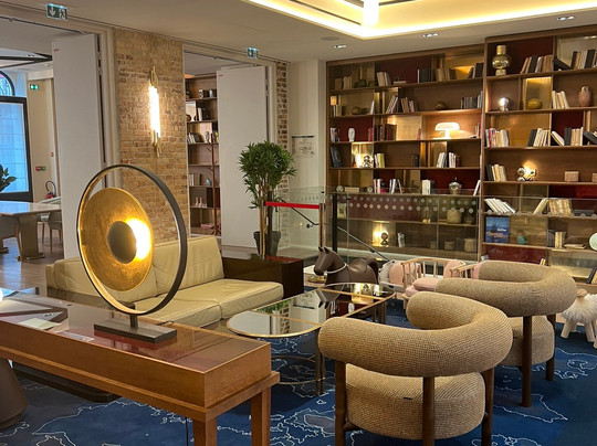 爱思得阿斯特拉歌剧院酒店