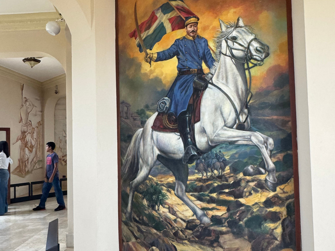 Monumento a los Heroes de la Restauracion-圣地亚哥必去景点