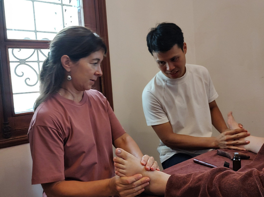 Vietnamese Traditional Massage Class – Cultural Experience in Hanoi-Tay Ho必去景点