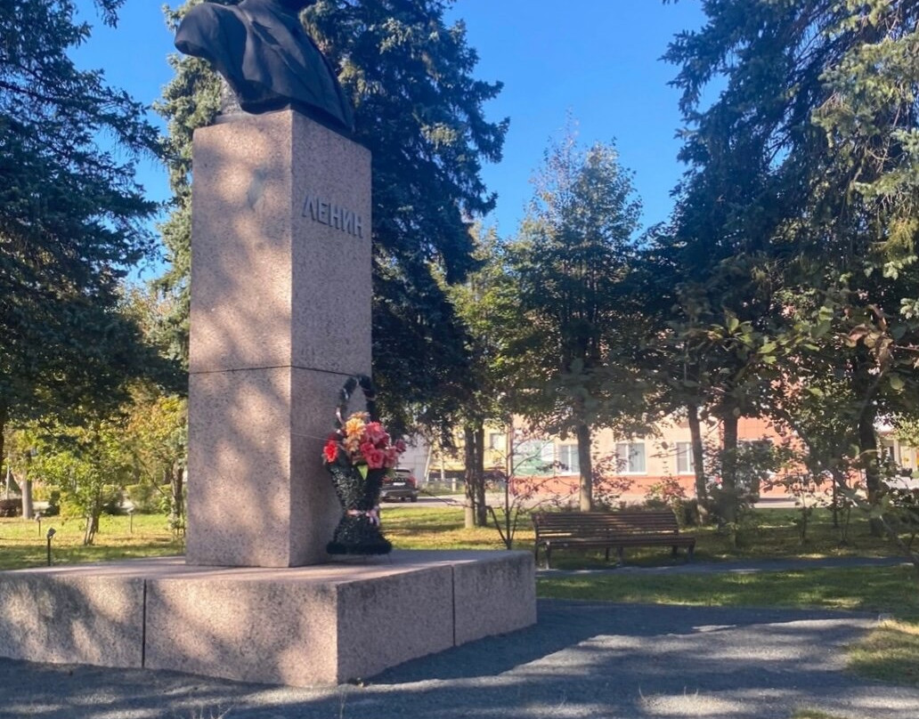 Bust of V. I. Lenin-Palekh必去景点