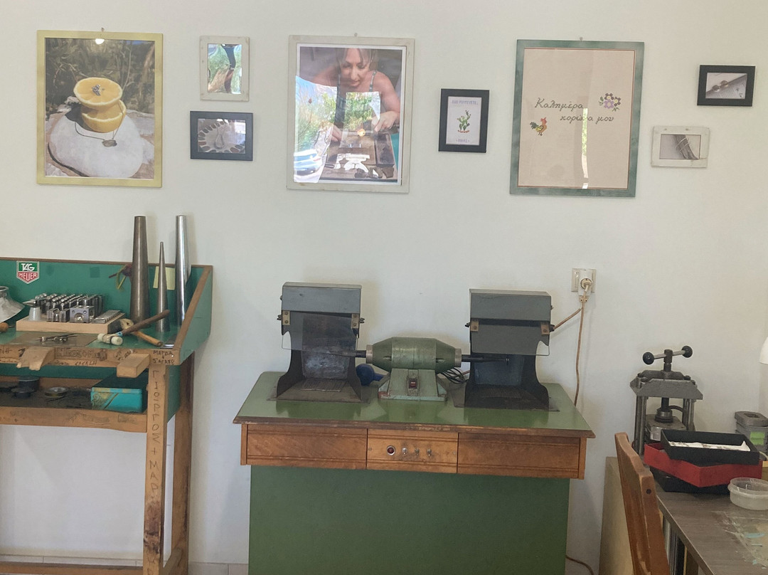 Ixós Ergastíri Argyrotechnías-Pirgos Dirou必去景点