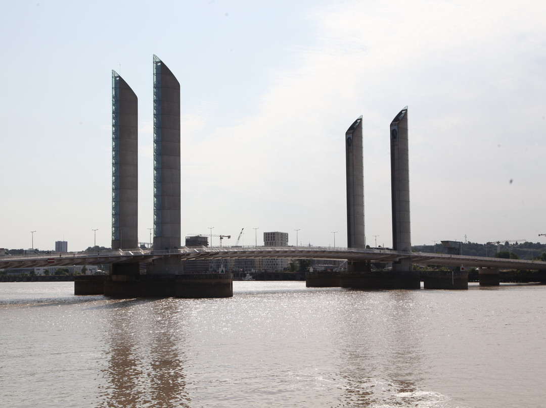 波尔多雅克·沙邦-戴尔马大桥-波尔多必去景点